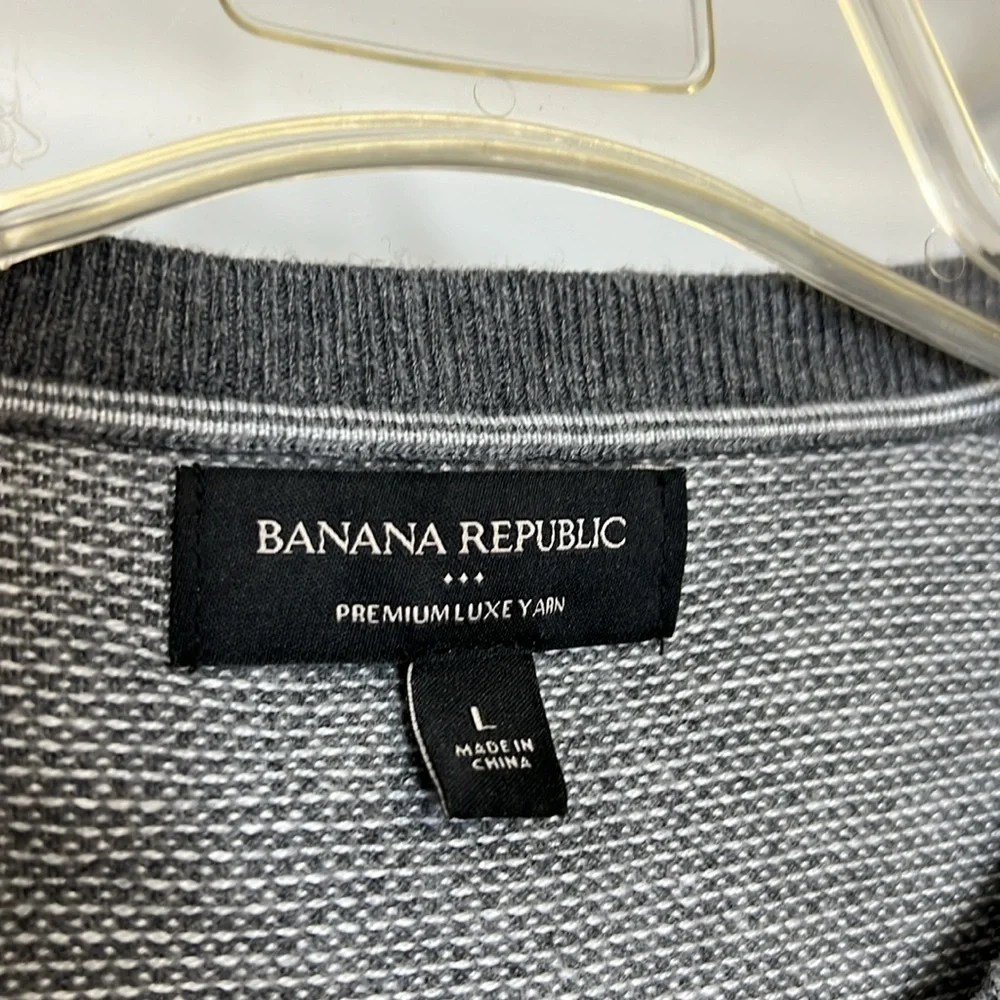 Banana Republic Gray Crewneck Sweater-‎ L